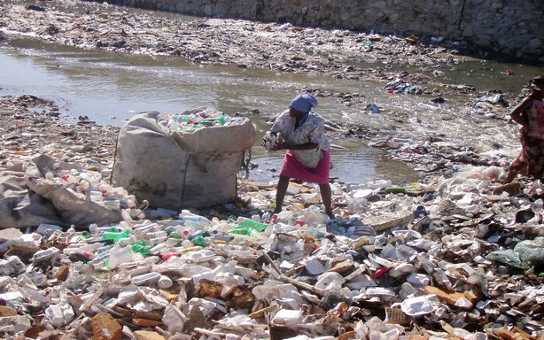 Haïti : Ramassage de déchets en plastique, une pratique pour pallier le chômage