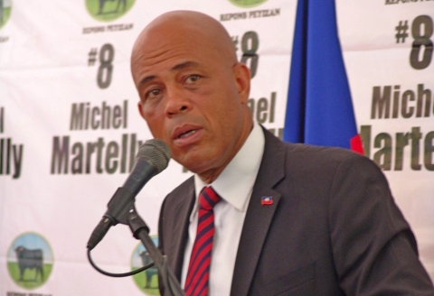 Michel Martelly inaugure une cantine populaire au Bel Air