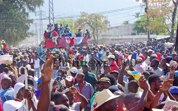 Manifestation à Port-au-Prince, « Michel Martelly doit soumettre son passeport »