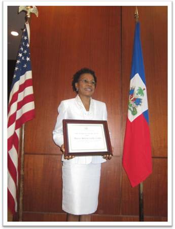 Le Gouvernement Américain remet le prix «Femme de Courage d’Haiti 2012» à Marie Yolène Gilles