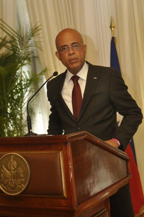 Michel Martelly et le Chef Civil de la MINUSTAH se sont entretenus sur la présence des anciens militaires dans des casernes