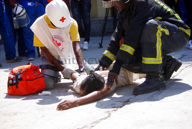 Gestion des Risques et des Désastres : Un exercice de simulation dans une école à Port-au-Prince