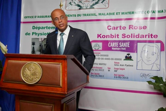 Michel Martelly a inauguré le département de physiothérapie de l’OFATMA et lancé la Carte Rose d’assurance santé