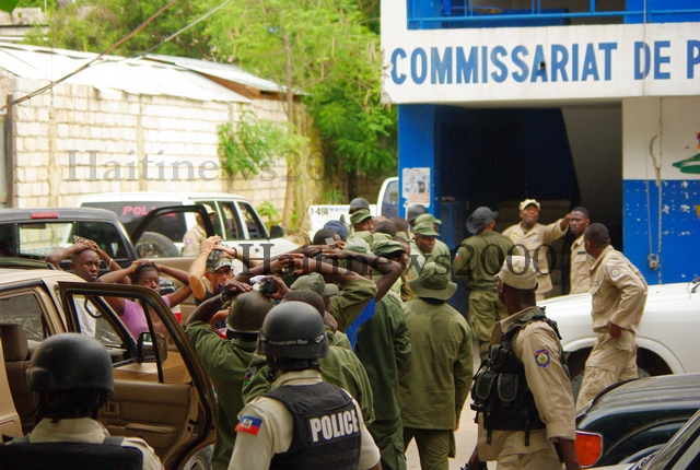 Plusieurs anciens militaires des ex-Forces Armées d’Haïti arrêtés par la police