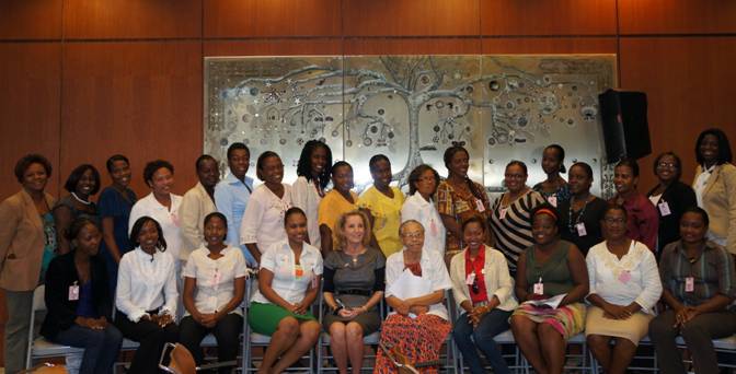 Pamela White reçoit un groupe de femmes entrepreneurs haïtiennes avant leur départ pour les Etats-Unis