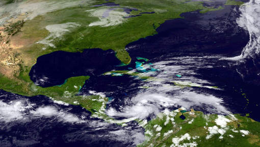 A l’approche de la Jamaïque, la tempête Sandy se renforce