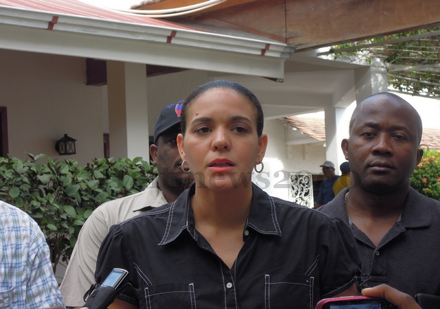 Carnaval 2013, Régine Godefroy très félicitée par des journalistes haïtiens