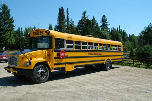 5 autobus supplémentaires destinés au transport des étudiants de l’Université de Limonade