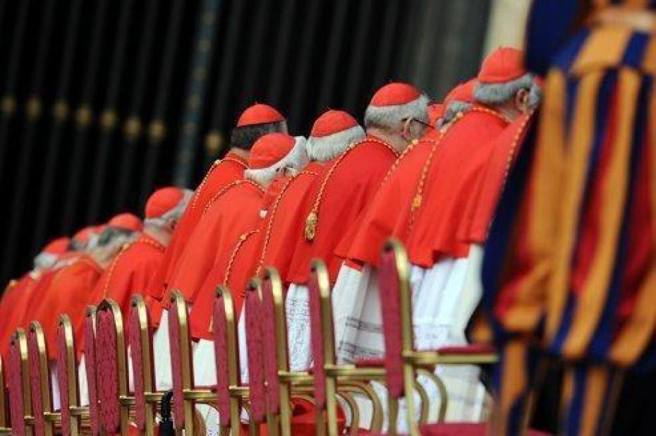 Conclave: les cardinaux jurent de garder le secret sur l’élection du pape