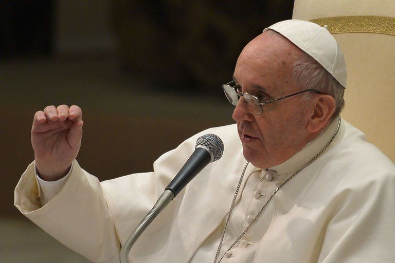 Le pape François reçoit ses emblèmes pontificaux