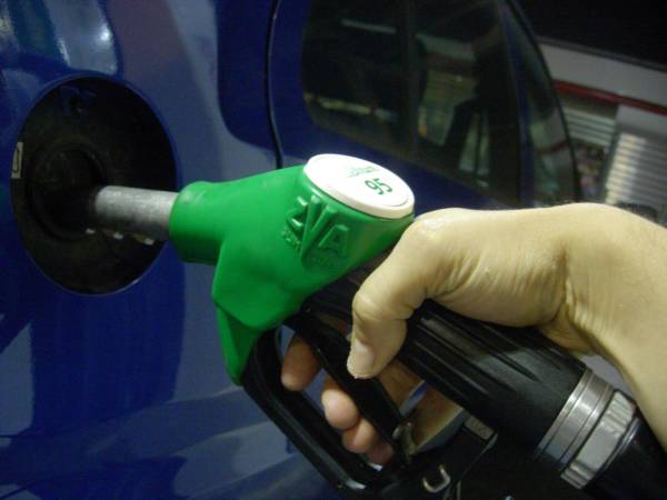 Le Ministère du Commerce fait un contrôle de qualité de l’essence dans les stations-services