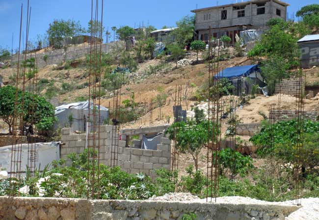 L’immense bidonville de la reconstruction coûtera « des centaines de millions »