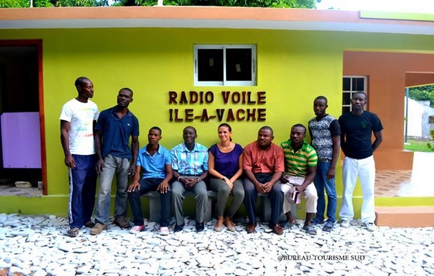 Laurent Lamothe à l’Ile-à-Vache pour l’inauguration d’une station de radio communautaire…