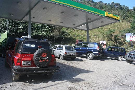 Haïti : Eventuelle hausse des prix du carburant sur le marché local, chauffeurs et passagers s’inquiètent