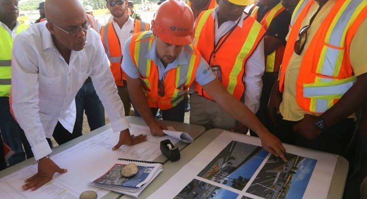 Michel Martelly a visité le chantier du viaduc de Delmas
