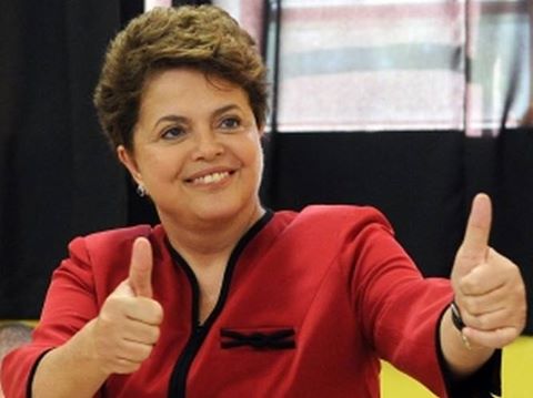 Brésil: Dilma Rousseff réélue de justesse
