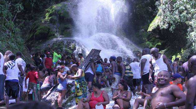 Haïtiens et étrangers ont célébré le Mont Carmel à Saut-d’eau