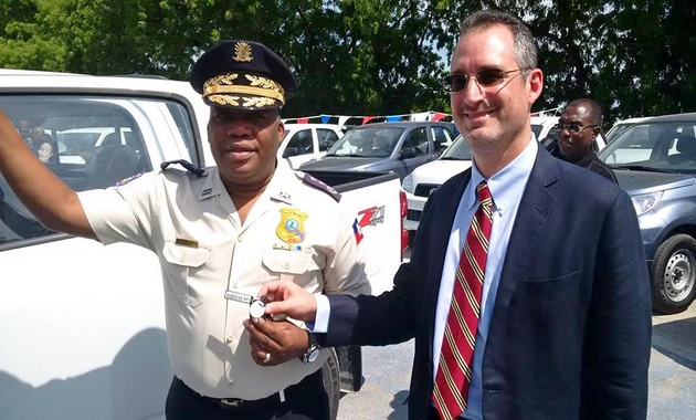 Le gouvernement américain fait don d’équipements à la Police Nationale d’Haïti