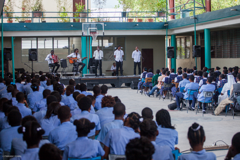 Le spectacle « Trous d’Histoire » pour des élèves à Port-au-Prince