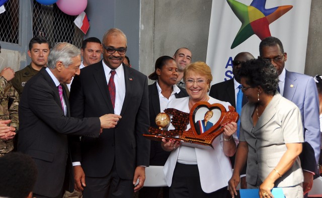 Durant sa visite, Michèle Bachelet a inauguré l’École nationale de la République du Chili