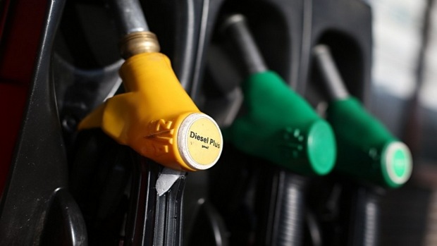 FLASH : La nouvelle est tombée, le gouvernement annonce les nouveaux prix de l’essence à la pompe