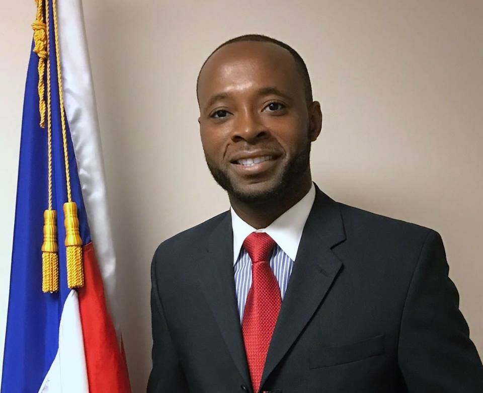 Herns Mesamours, Serait-il l’un des représentants diplomatiques haïtiens qui pourrait mieux organiser nos immigrants aux Bahamas?