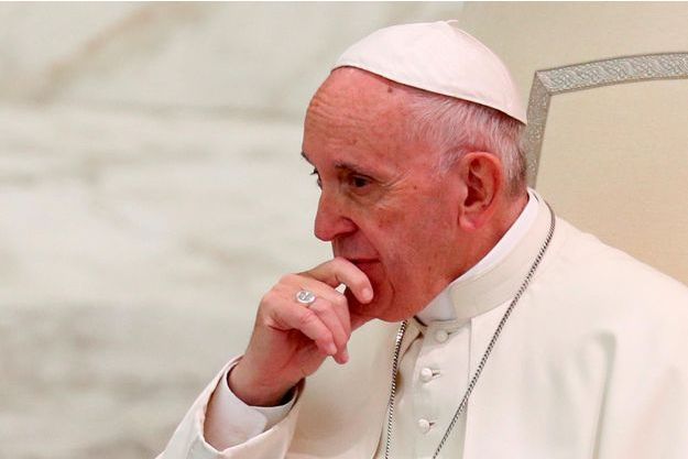 Pédophilie : deux proches conseillers du pape écartés
