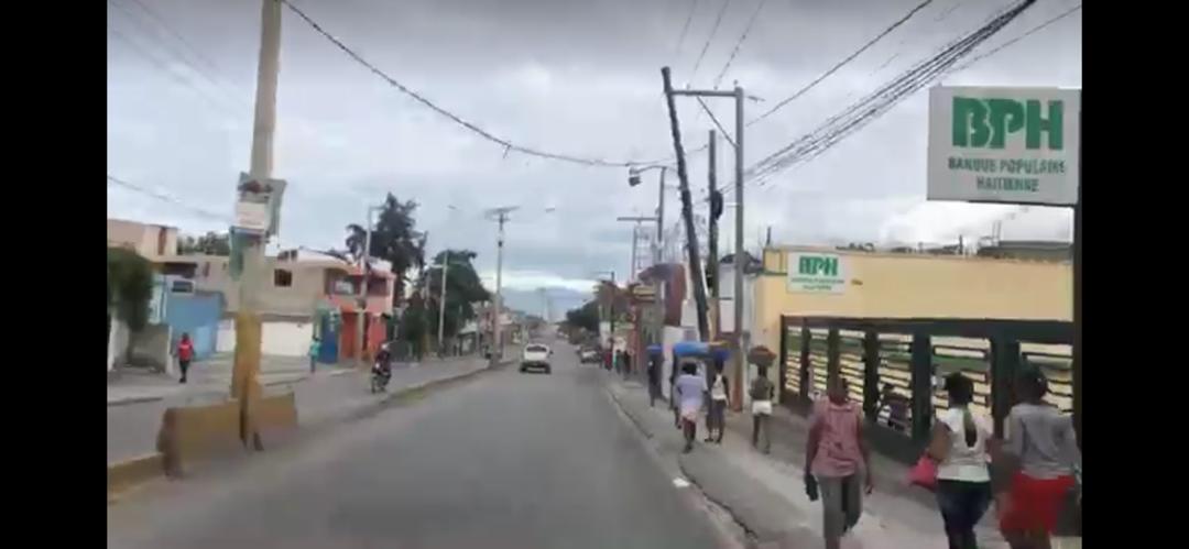 5e journée de mobilisation : des barricades érigées dans certaines rues de Port-au-Prince…