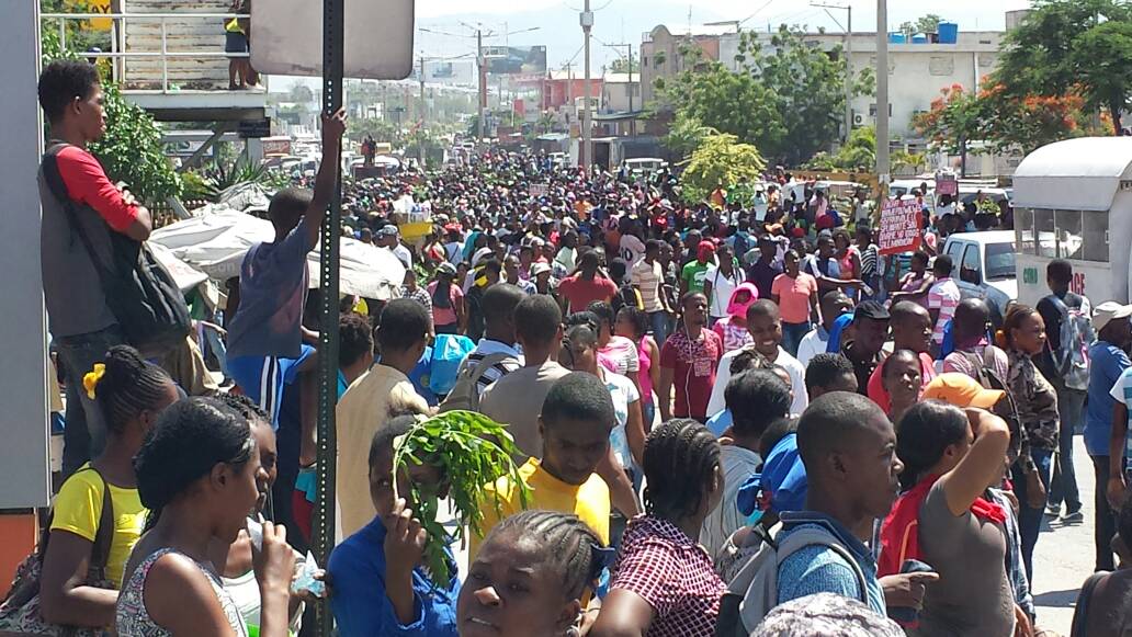 Une foule immense à Nazon réclamant le départ immédiat de Jovenel Moise