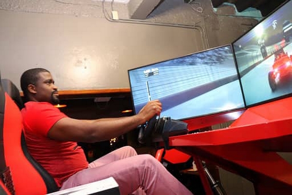 Piloter un véhicule de course virtuelle en Haïti est désormais possible