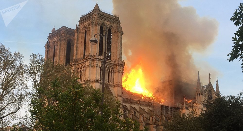 En direct : un incendie ravage la cathédrale Notre-Dame de Paris