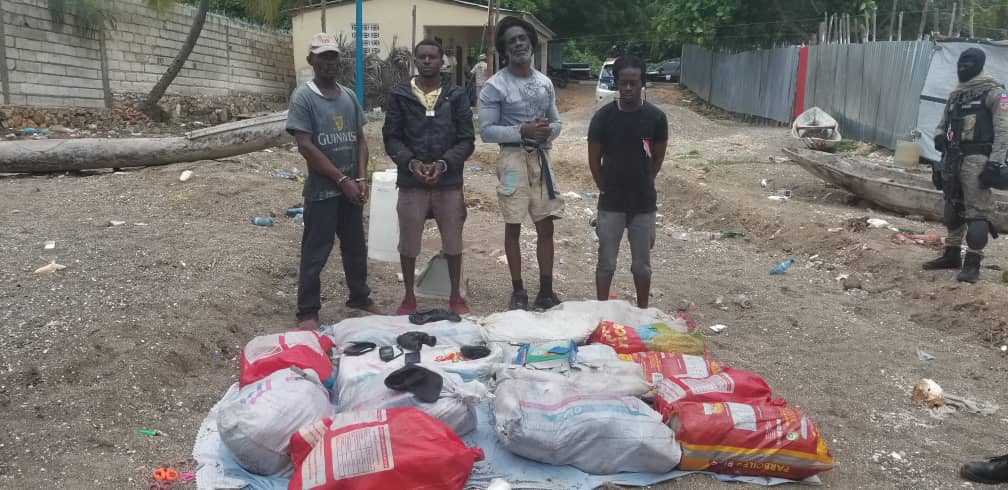 Plus de 170 Kg de marijuana saisis et 4 jamaïcains arrêtés à Petite Rivière de Nippes