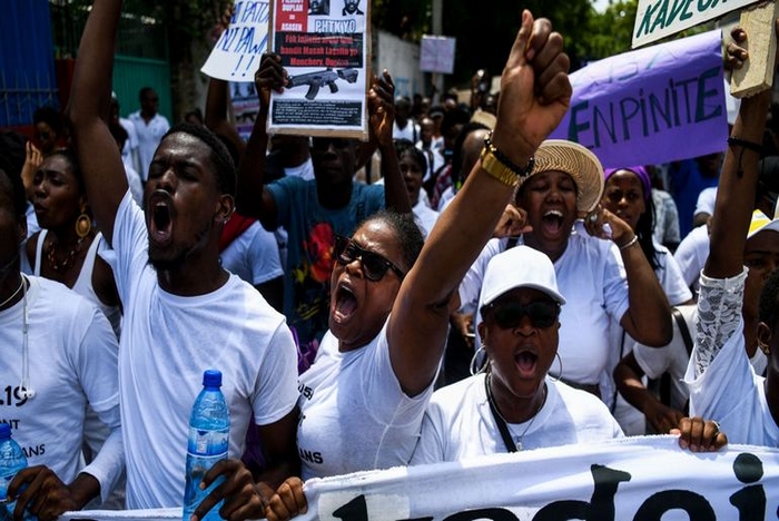 Des étudiantes violées par des malfrats : des milliers de gens défilent à Port-au-Prince contre le viol #PapFeSilans
