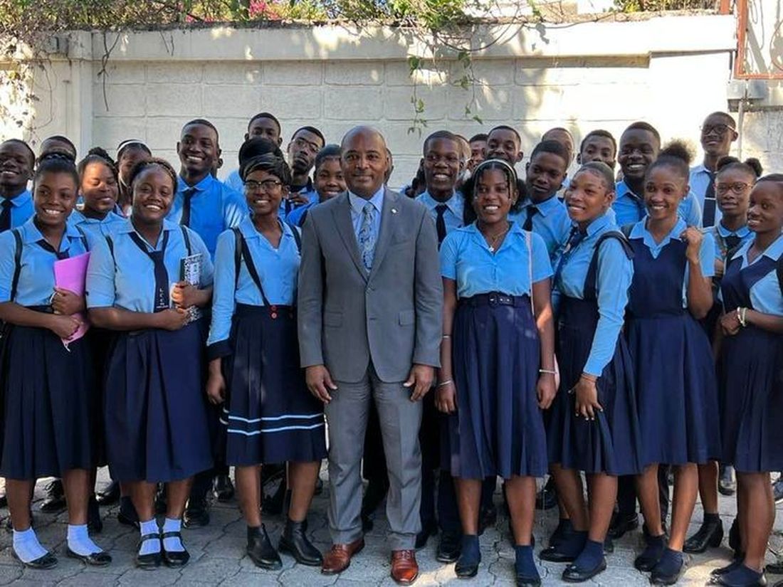 Le ministre Nesmy Manigat rencontre des élèves de Lycées