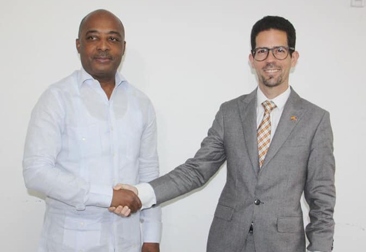 Nesmy Manigat rencontre l’ambassadeur espagnol accrédité en Haïti