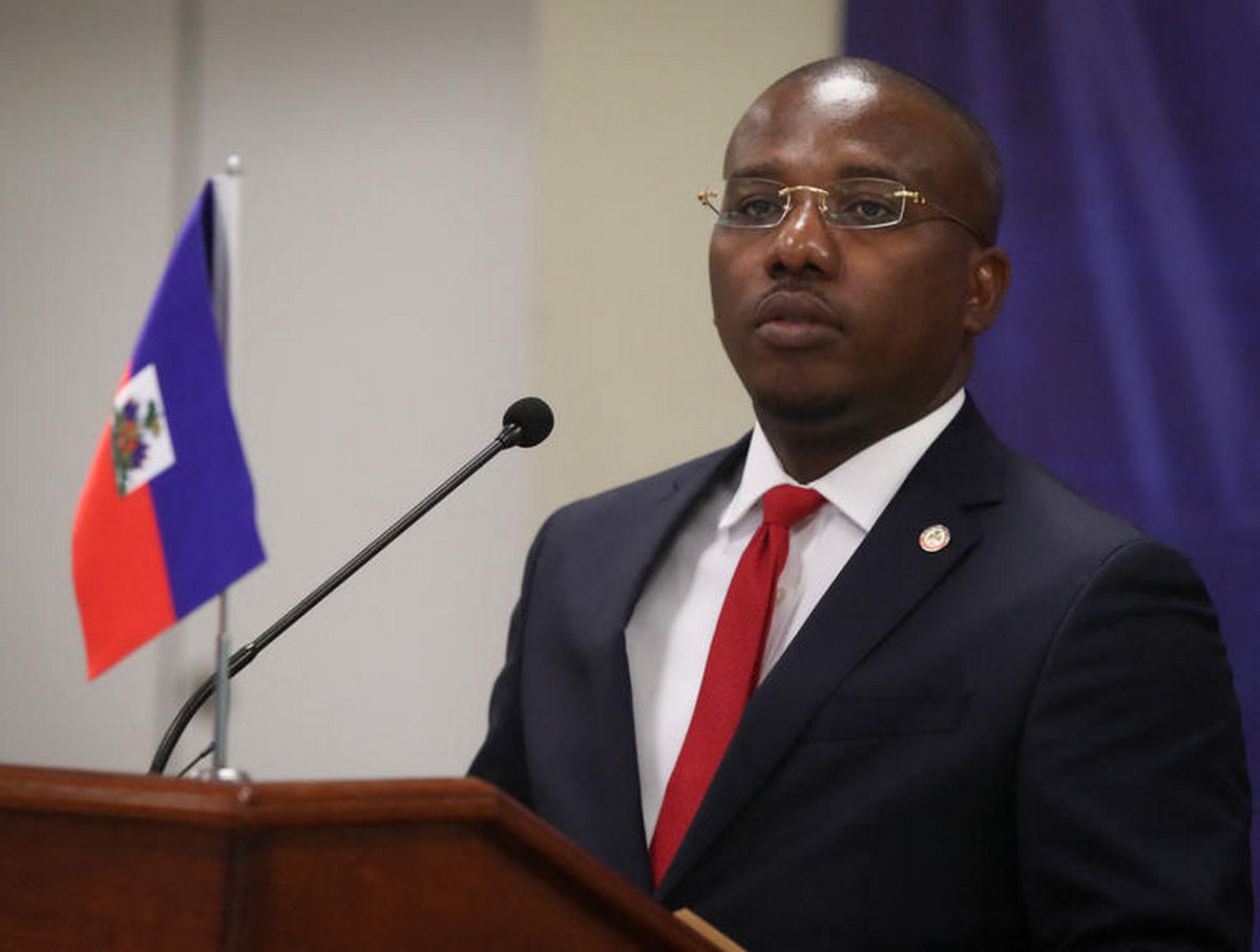 Claude Joseph et 12 chefs de gang interdits d’entrée en République dominicaine