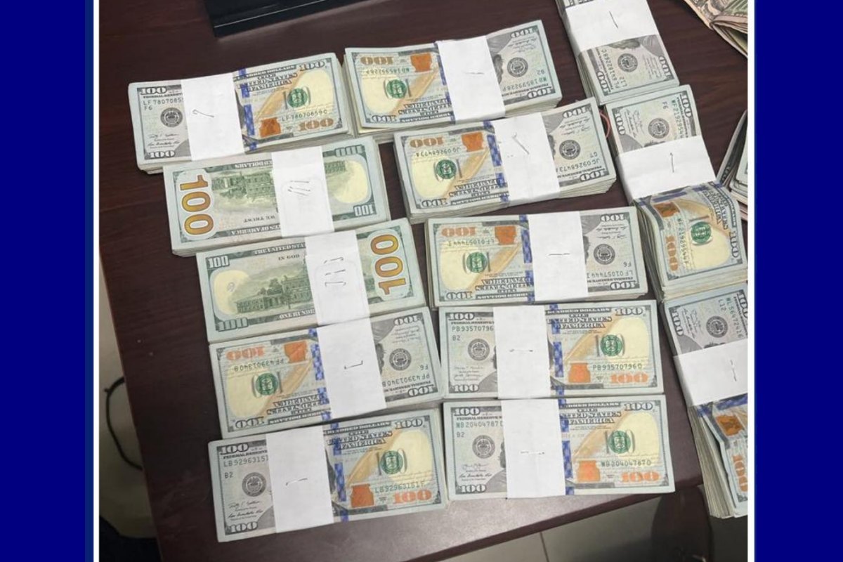 Un individu en possession de plus 130 000 dollars américains, arrêté par la police