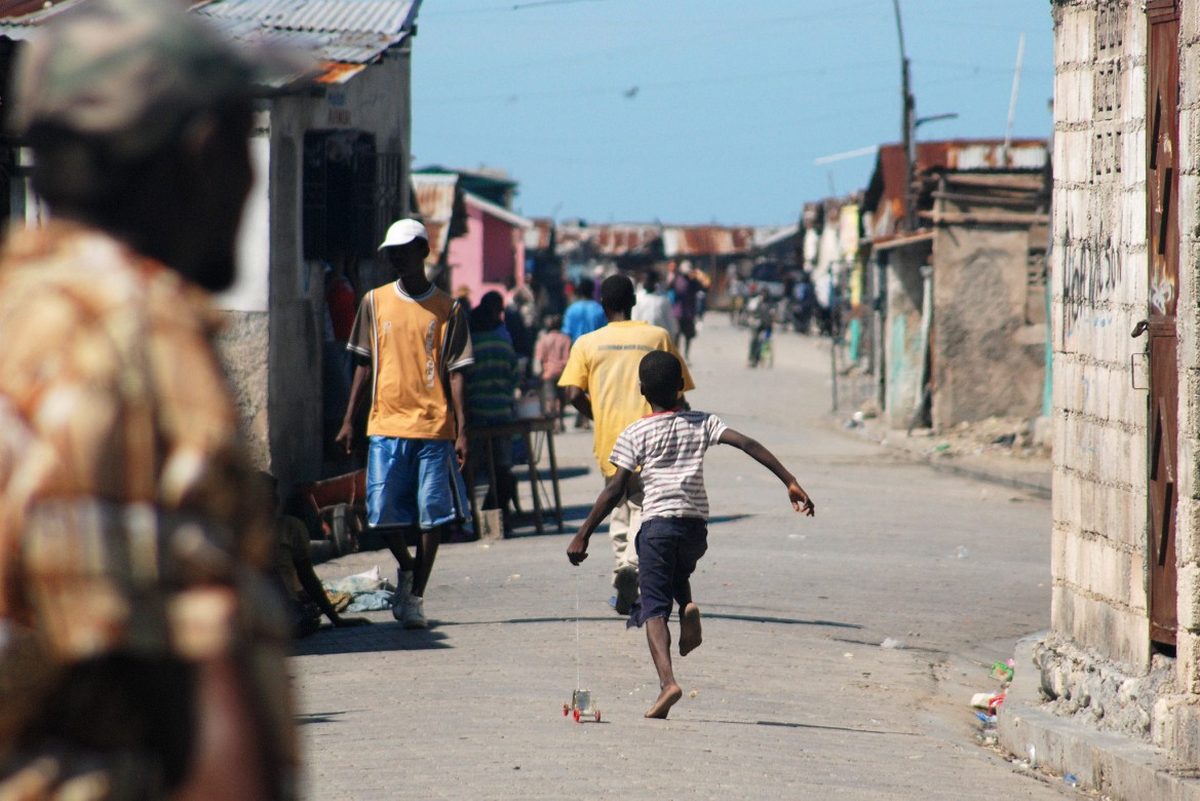 Affrontements à Cité Soleil, des habitants commencent à fuir leur maison