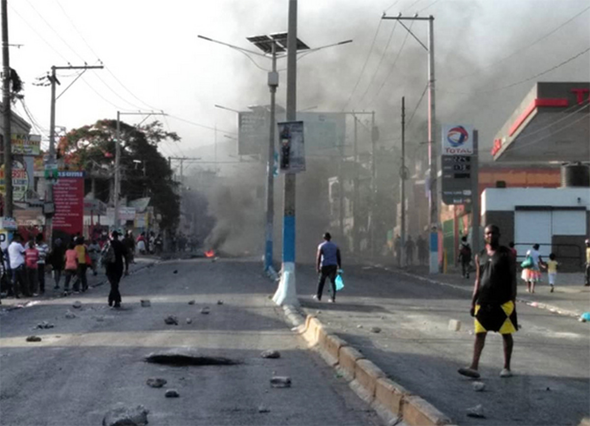 Crise de Carburant : des chauffeurs de taxi-motos ont protesté à Pétion-ville et à Delmas