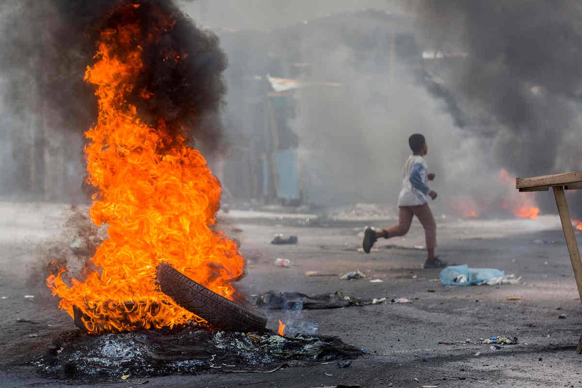 Cap-Haitien : Des manifestants ont incendié le bureau de l’immigration