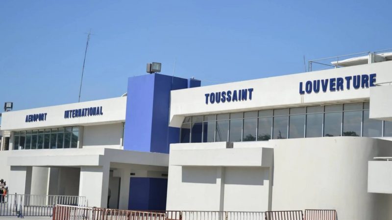 Panique à l’aéroport Toussaint Louverture : Vols annulés après des tirs d’armes
