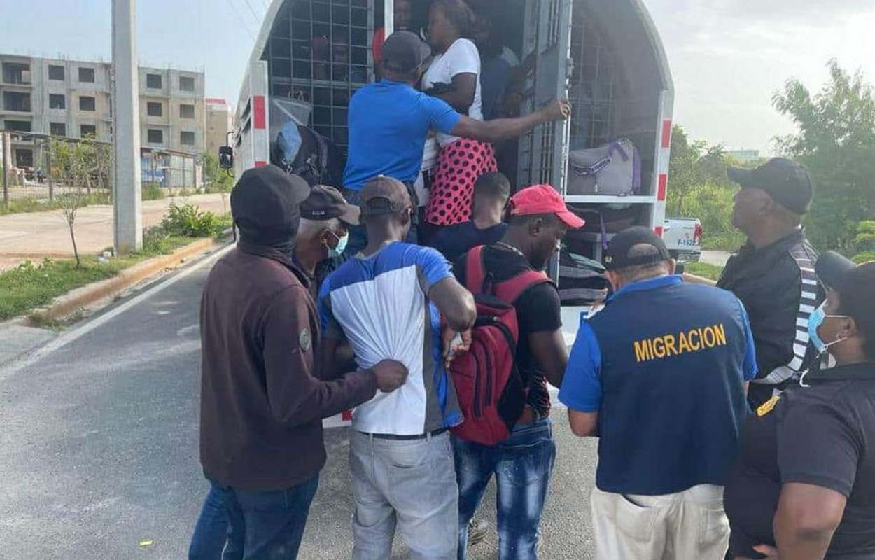 Les agents dominicains de la migration n’ont jamais reçu leur prime depuis plus d’un an
