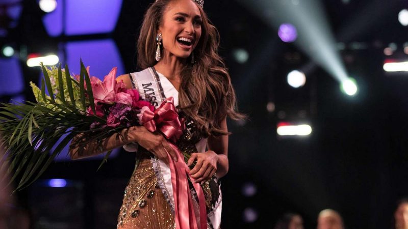 L’Américaine, R’Bonney Gabriel, remporte la couronne de Miss Univers 2022